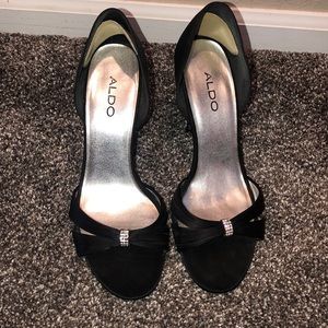 DRESSY BLACK OEPN TOED HEELS